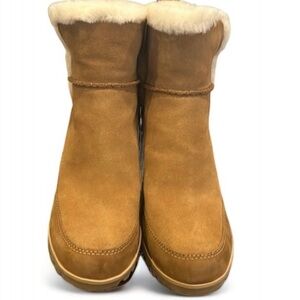 NWT /Box Tan Ugg Malvella Ankle Bootie US size 9m